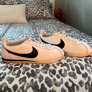Men’s size 10 Nike sneakers